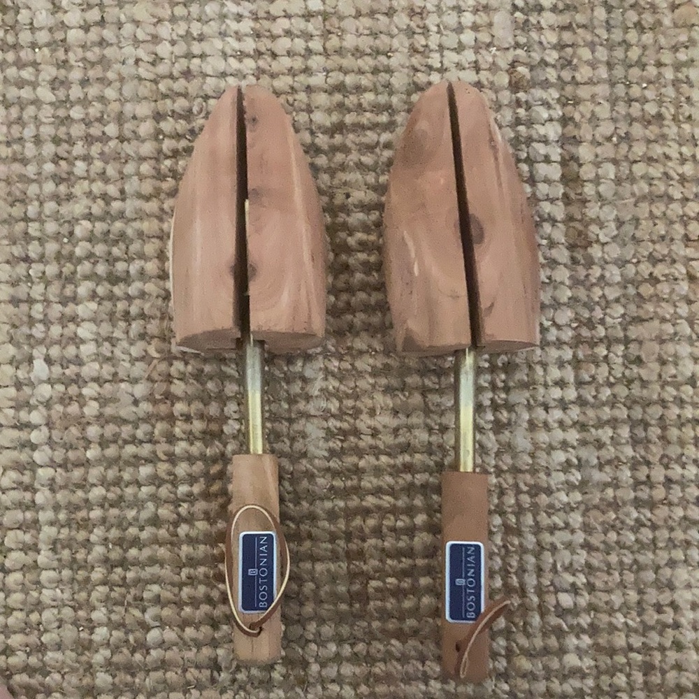 👞 Two Vintage Wooden Shoe Trees 👞